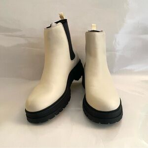 NIB Marc Fisher Women's Pietro Lug Sole Slip-on Chelsea Boots